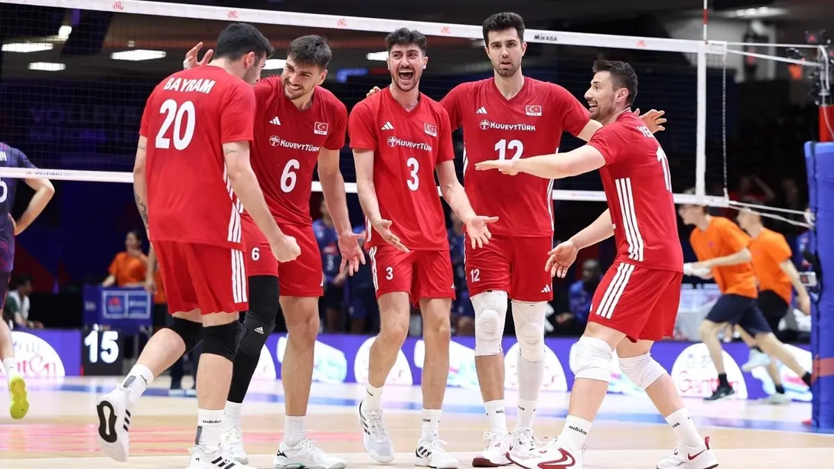 Set vermeden kazandık! Filenin Efeleri Çin'i rahat geçti