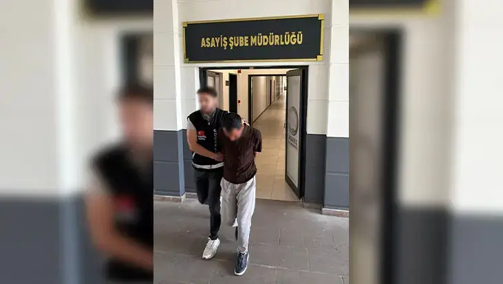 Sahte polise Gebze'de otobüs baskını! Yarım kilo altın ve binlerce lirayı alıp kaçarken yakalandı