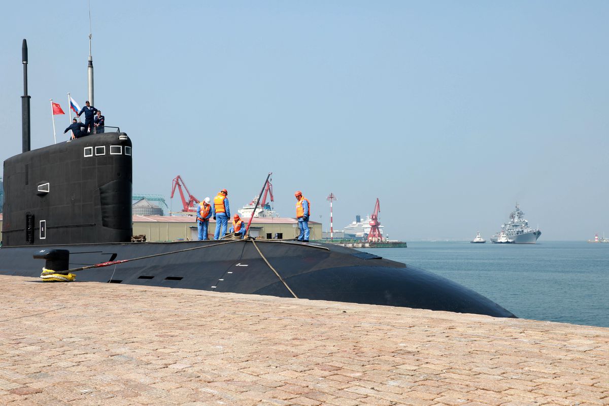 Çin ve Rusya Gerçek Silah ve Mühimmatın Kullanıldığı Deniz Tatbikatlarına Başladı