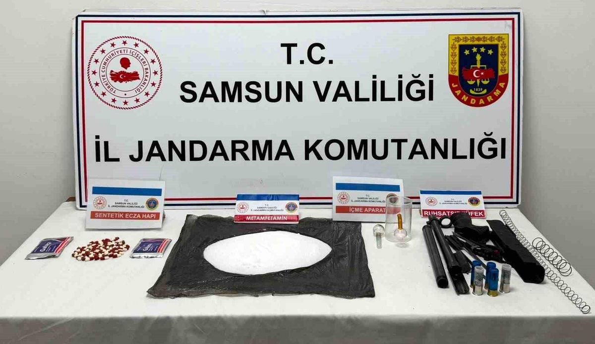 Jandarma 1 kilo 109 gram metamfetamin ele geçirdi
