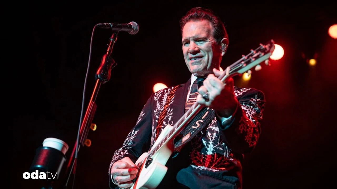 ABD’li müzisyen Chris Isaak Türkiye turnesini tamamladı