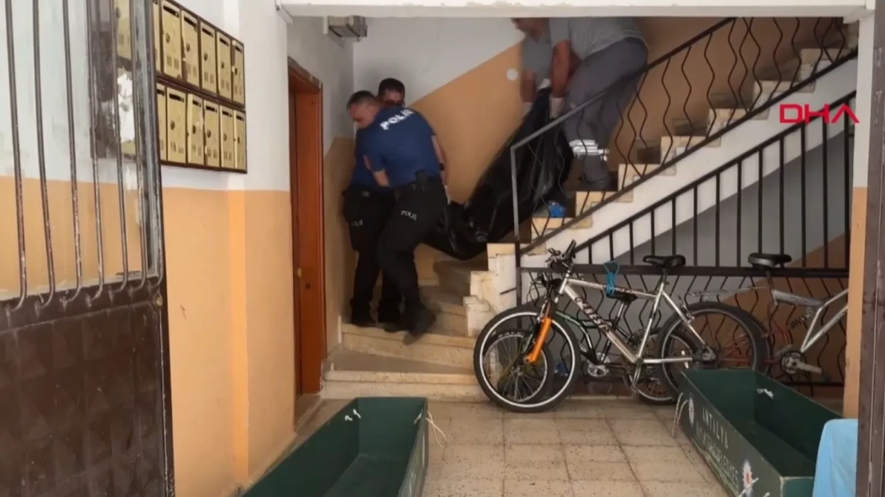 Antalya'da kan donduran cinayet: Öğretmen koca, eşini ve kayınpederini katletti!
