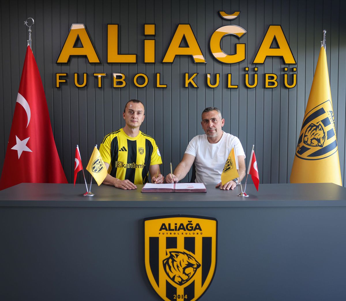 Aliağa FK'dan iki imza