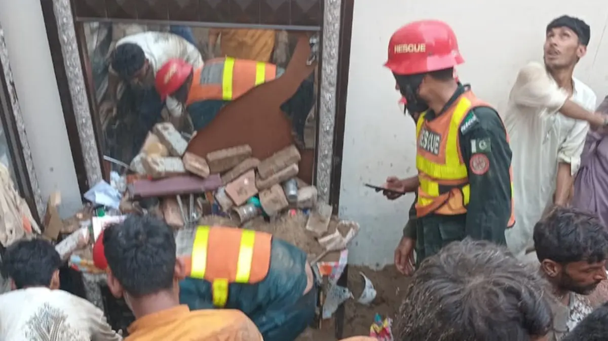 Pakistan'da facia! Dershanenin çatısı çöktü: 14 öğrenci yaşamını yitirdi