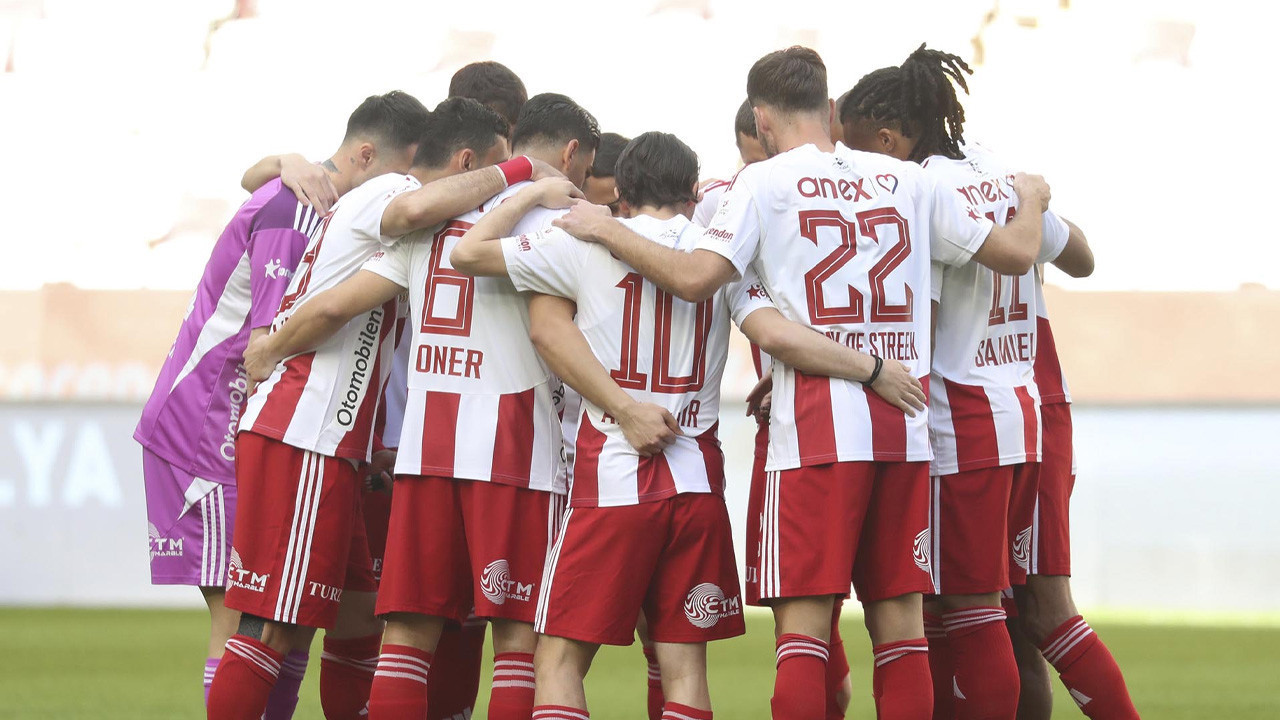 Antalyaspor'un yeni hocası belli oldu! Yeniden görev başına geldi