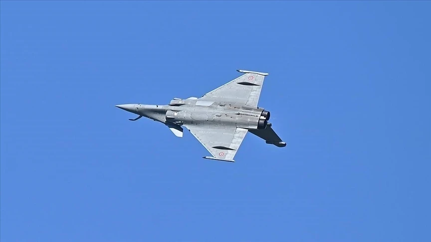 Fransız savaş uçakları, Baltık'ta Rus uçaklarını engellemek için havalandı