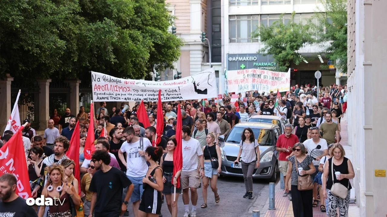 Yunanistan'da polisin açtığı ateş sonucu ölen otizmli genç için protesto düzenlendi