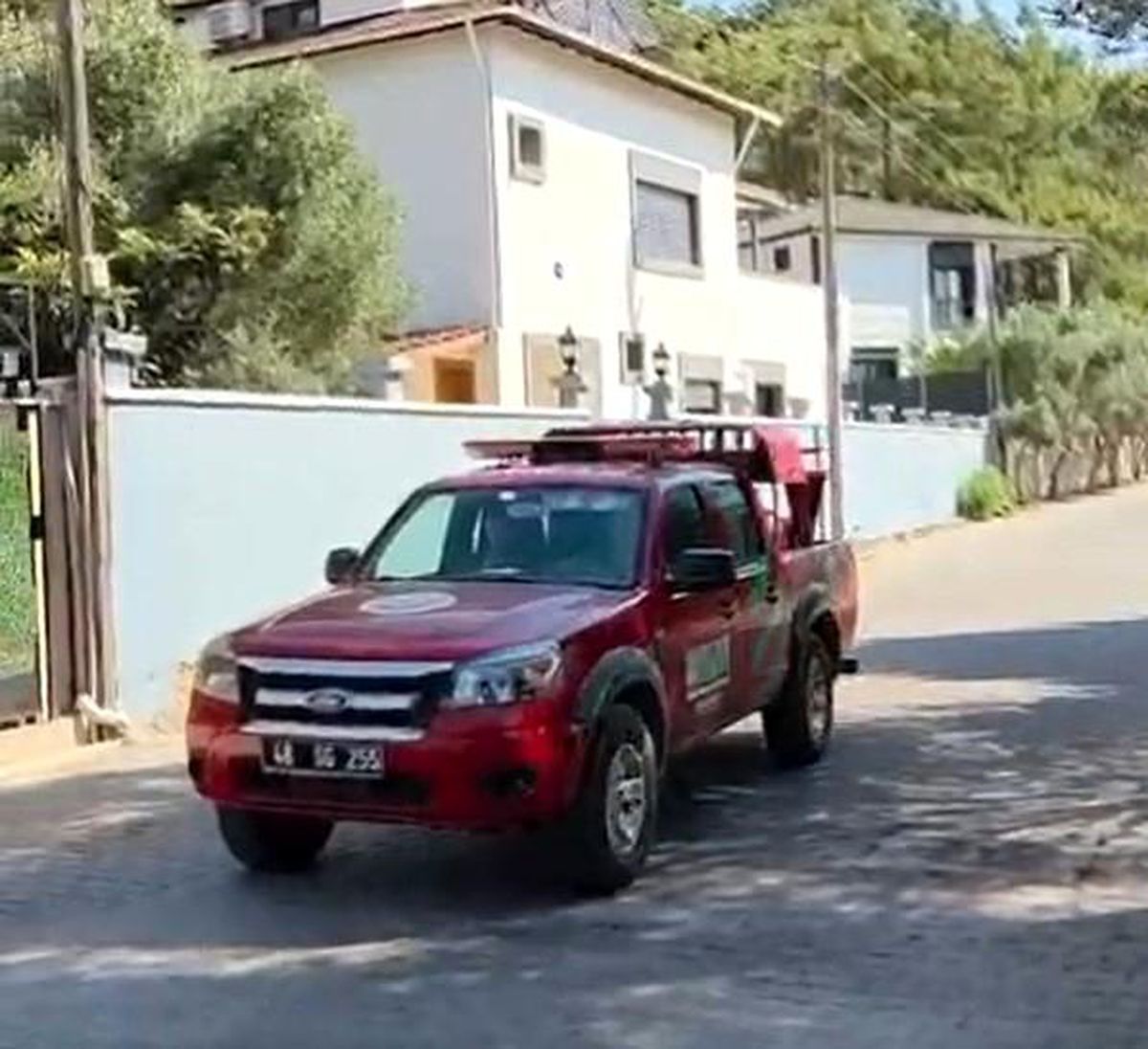 Orman ekiplerinden megafonlu yangın uyarısı