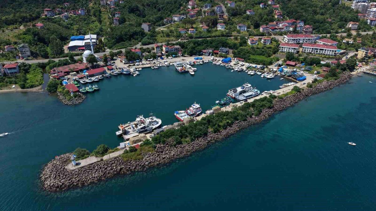 Karadenizli balıkçılar sezon için ağ bakımlarını sürdürüyor
