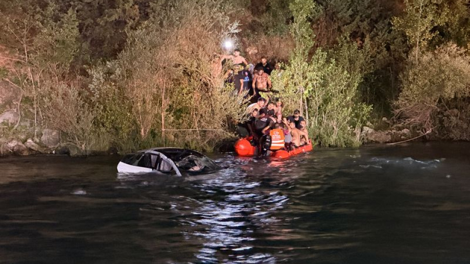 Tunceli'de takla atan otomobil Munzur Nehri'ne düştü: 2 yaralı