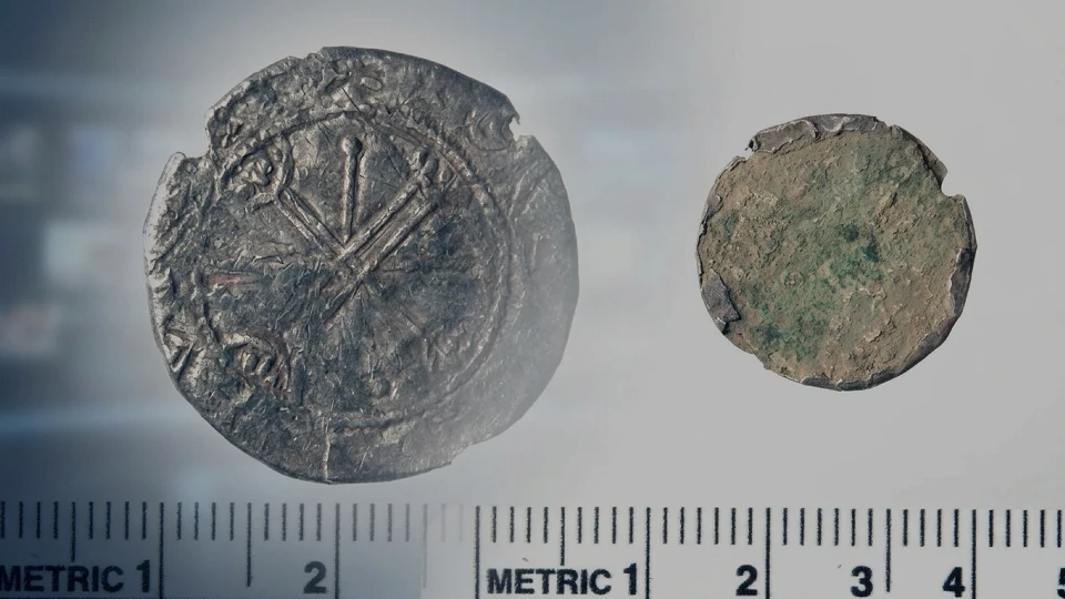 Norveç'te akılalmaz keşif: Aylarca evinde sakladığı "düğme" son Viking kralının kayıp sikkesi çıktı!