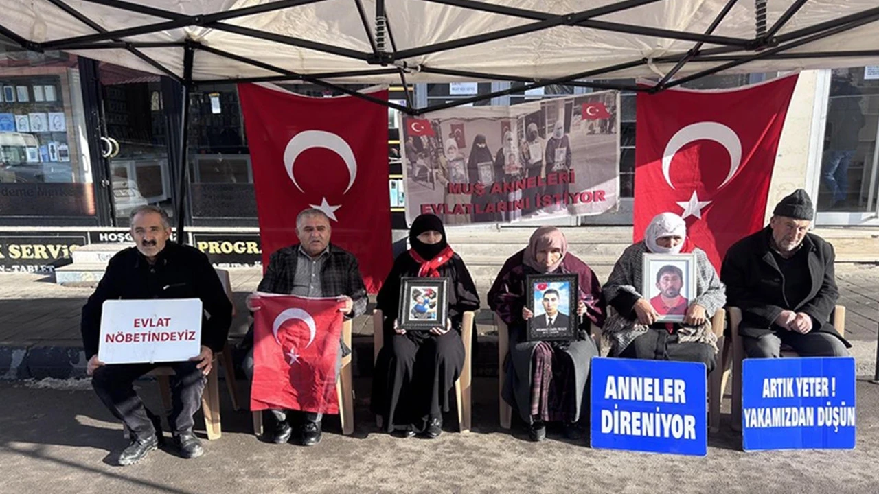 Muş’ta evlat nöbeti sürüyor: Ailelerden PKK’ya tepki ve teslim çağrısı
