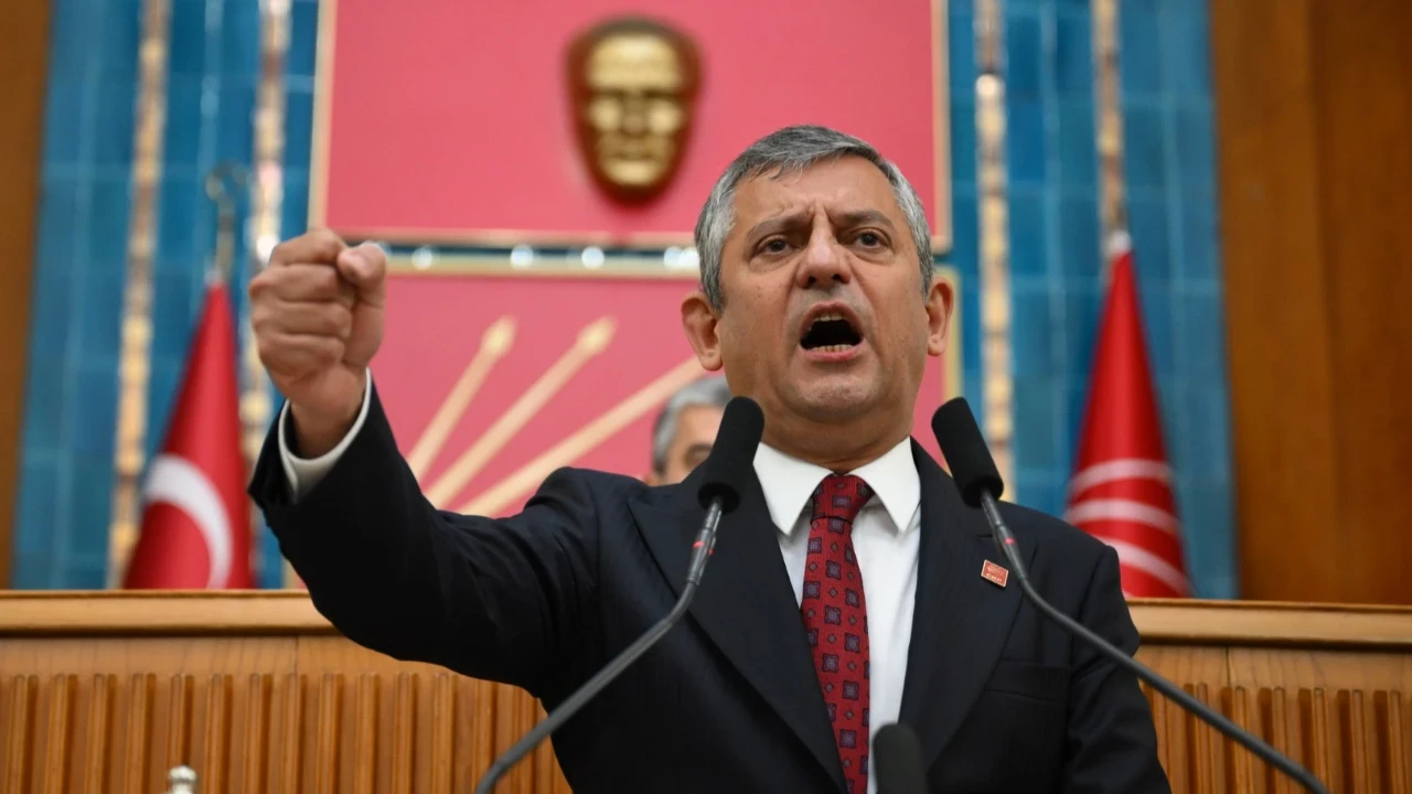 Özel kurmaylarını topladı: Yeni parti, saha çalışmaları, ihraçlar...