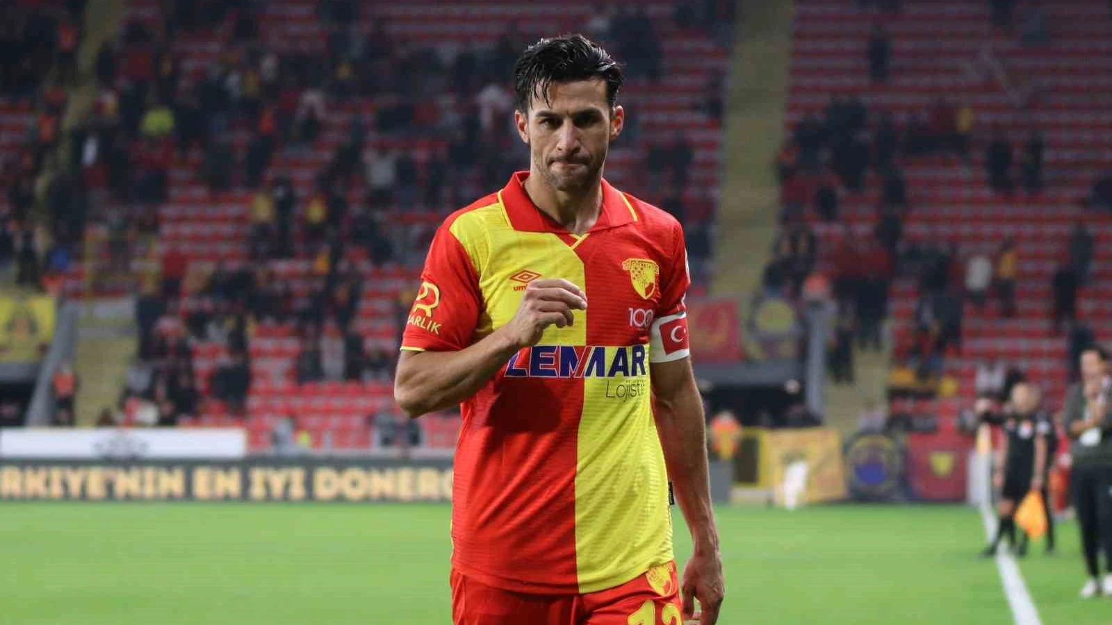 İsmail Köybaşı, 37 yaşında futbola veda etti