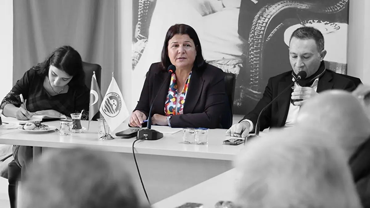 Mikrofona cesur, eleştiriye sansür! CHP'li başkan tahammül bile edemedi