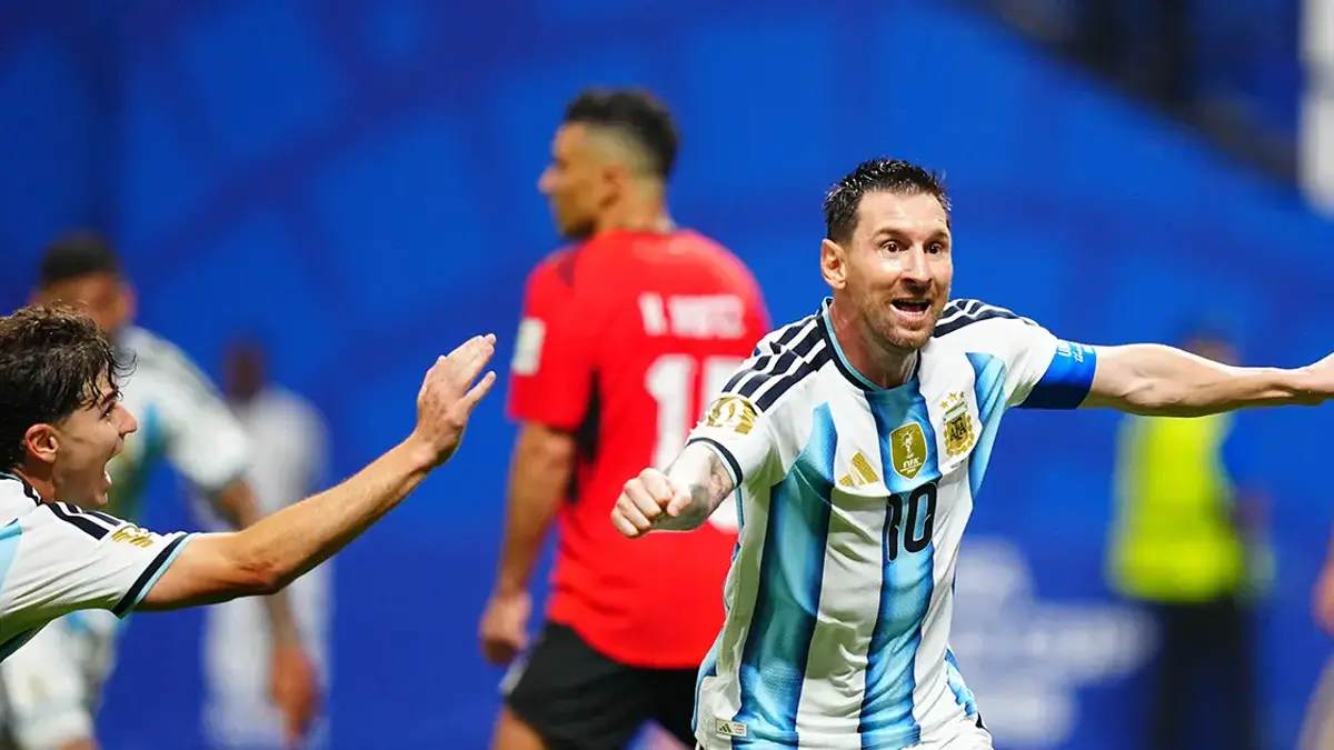 Lionel Messi ve Arjantin’den Mısır karşısında tarihi geri dönüş