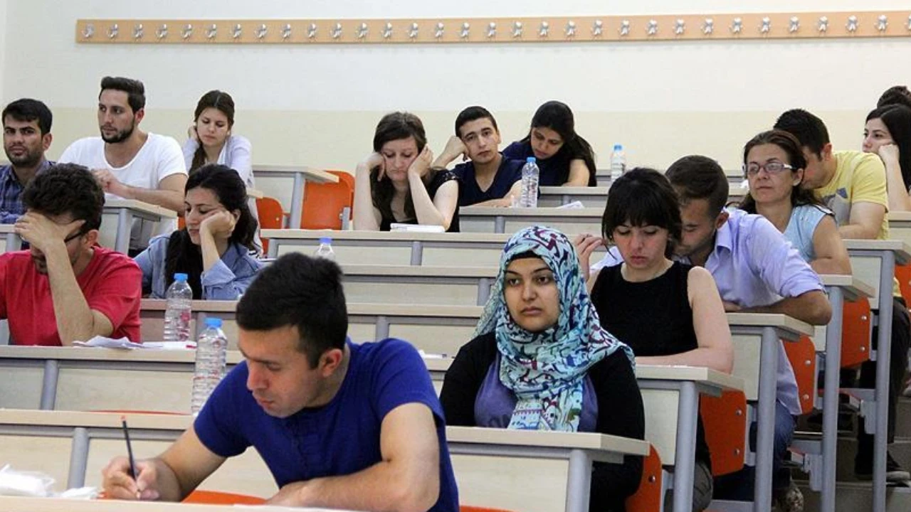 AÖF yaz okulu kayıtları başladı mı, ne zaman başlıyor? Sınav hangi tarihte yapılacak?