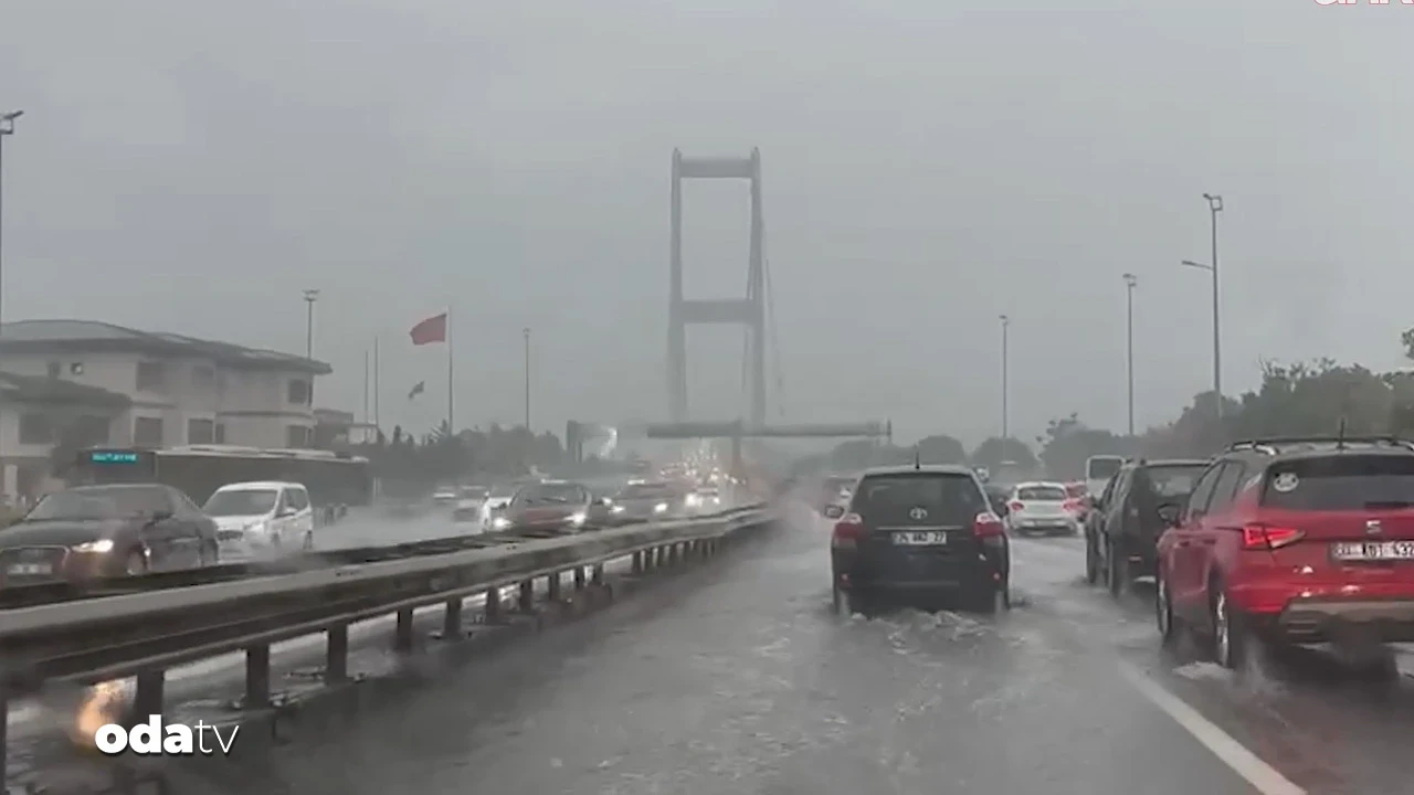İstanbul'da sağanak yağış başladı: 12 saat sürecek... 4 il için sarı kod
