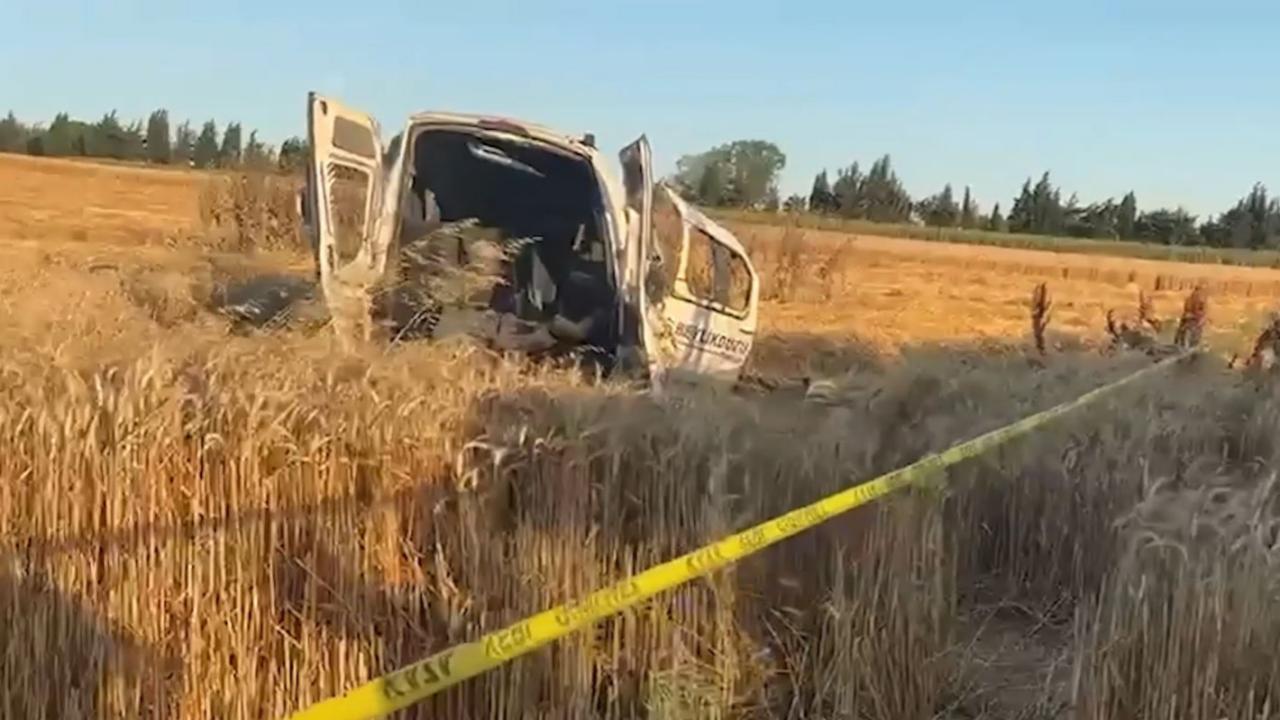 Silivri'de yolcu minibüsü devrildi: 2 ölü, 10 yaralı