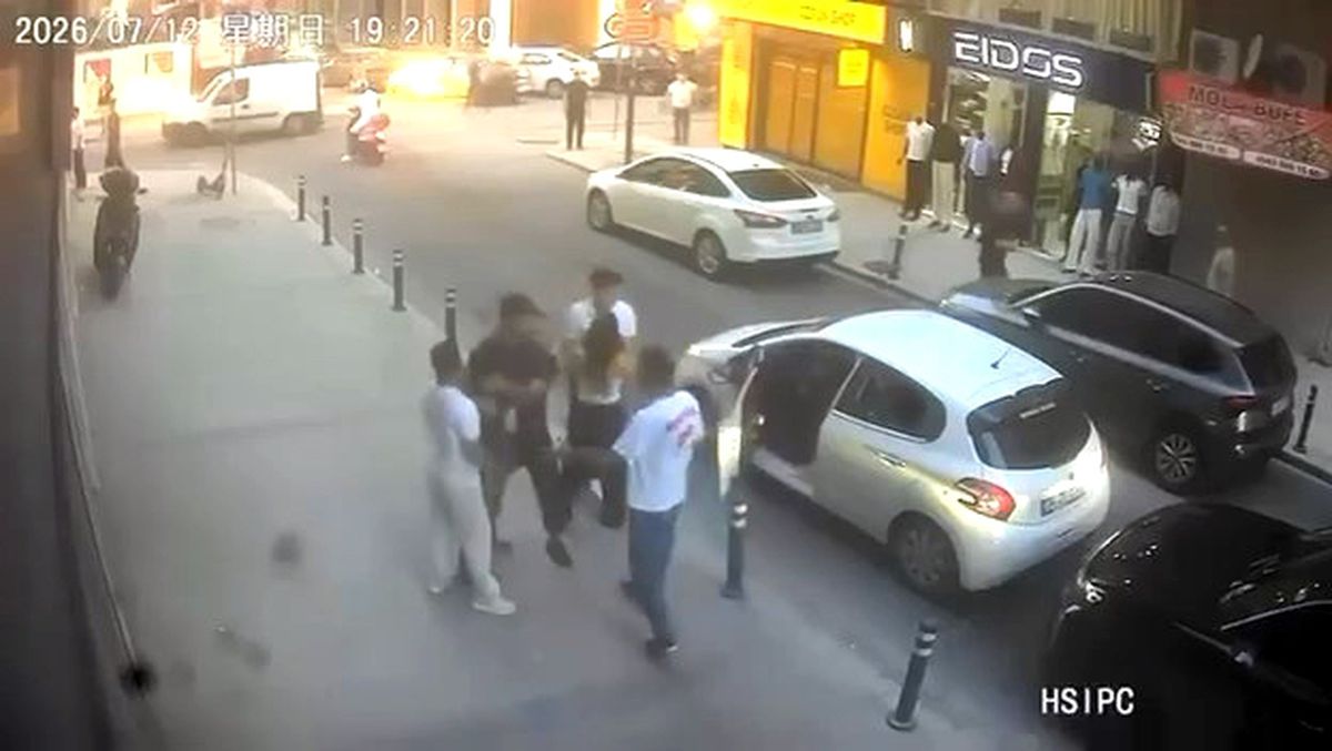 Avcılar'da trafikteki yumruklu kavga kamerada