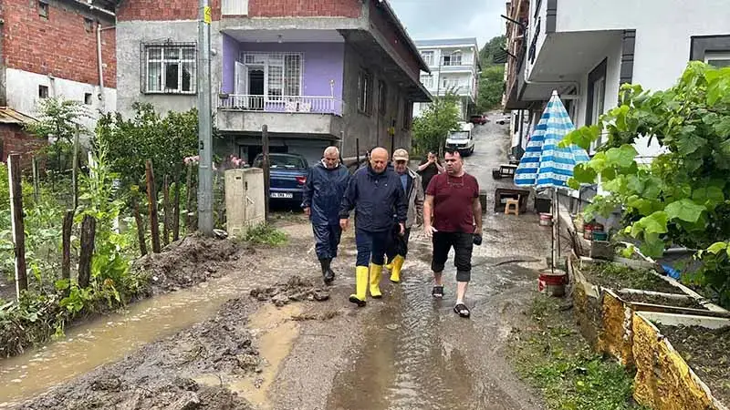 Ordu’da sağanak; ev ve iş yerlerini su bastı