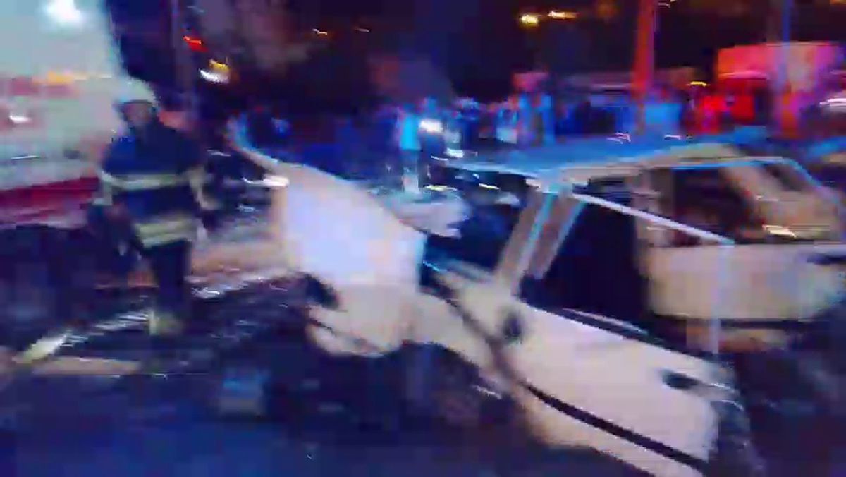 Adana'da kırmızı ışıkta bekleyen otomobile bir başka otomobil çarptı: 1 ölü, 3 yaralı