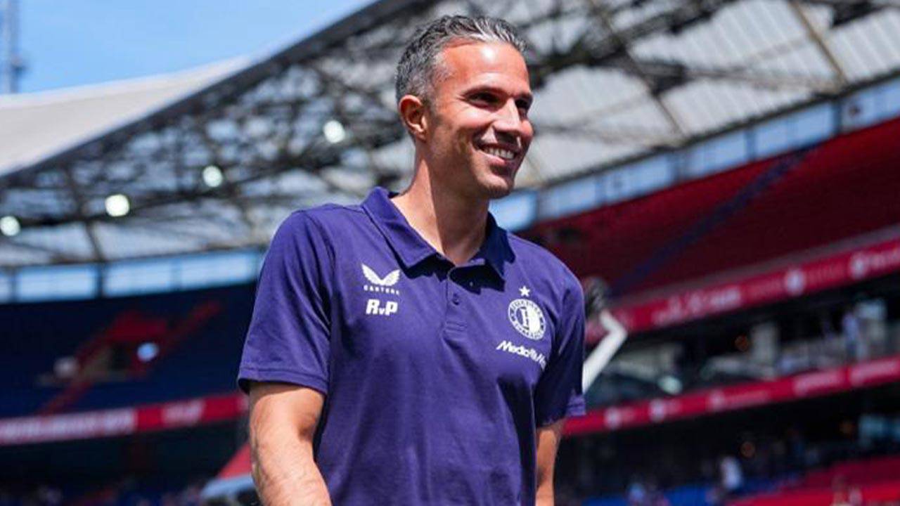 Feyenoord, Robin van Persie ile yollarını ayırdı