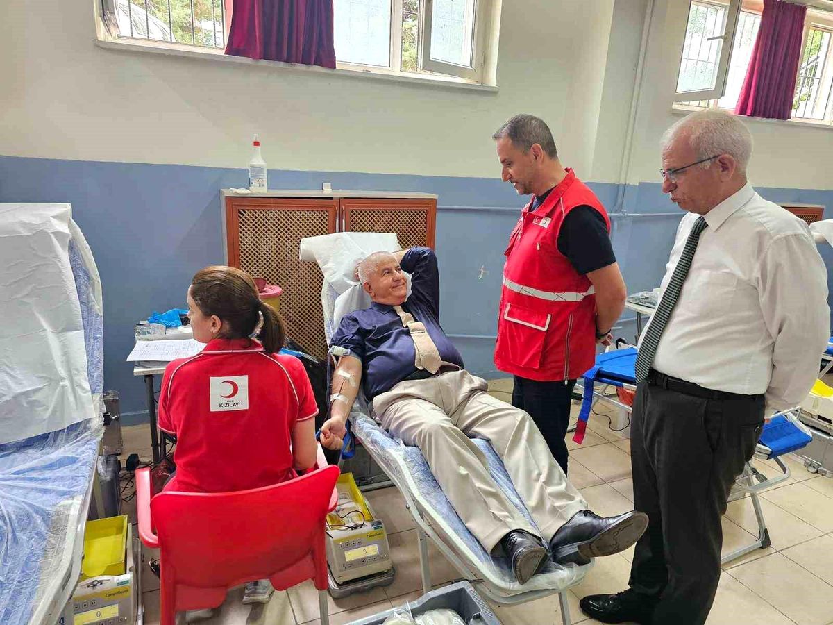Karesi'de 'Kanpanya' ile eğitimciler kan bağışını yaptı