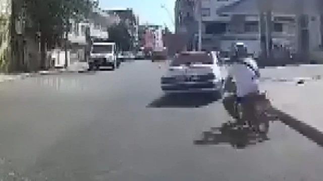 Batman’da motosikletin otomobile çarptığı kaza araç kamerasında