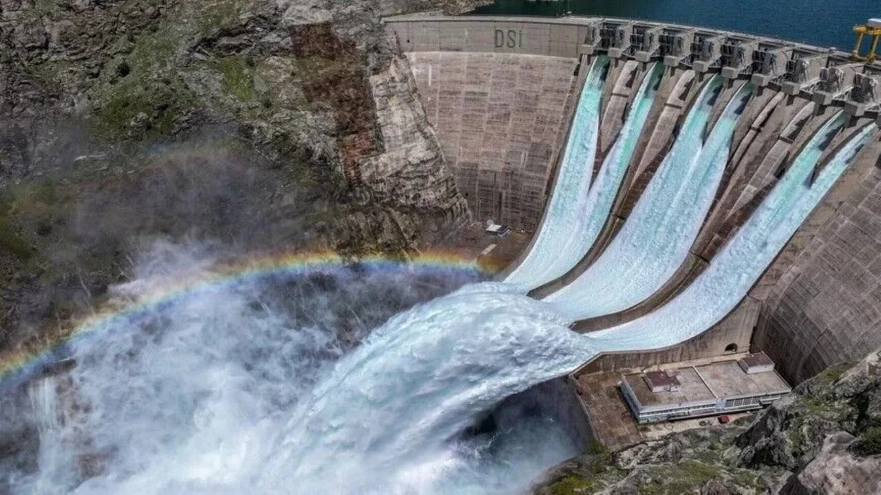 Yağışlı hava elektrikte rekor getirdi