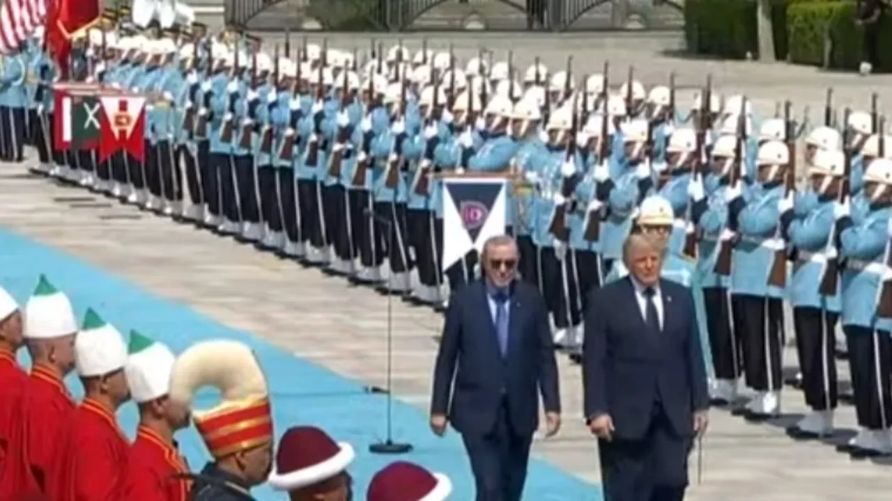 Cumhurbaşkanı Erdoğan, Donald Trump'ı Külliye'de görkemli bir törenle karşıladı