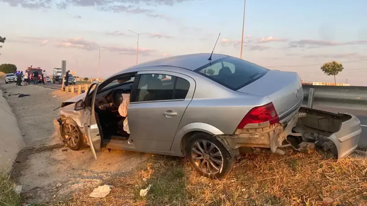 Edirne’de iki otomobil kavşakta çarpıştı 1 kişi yaralandı