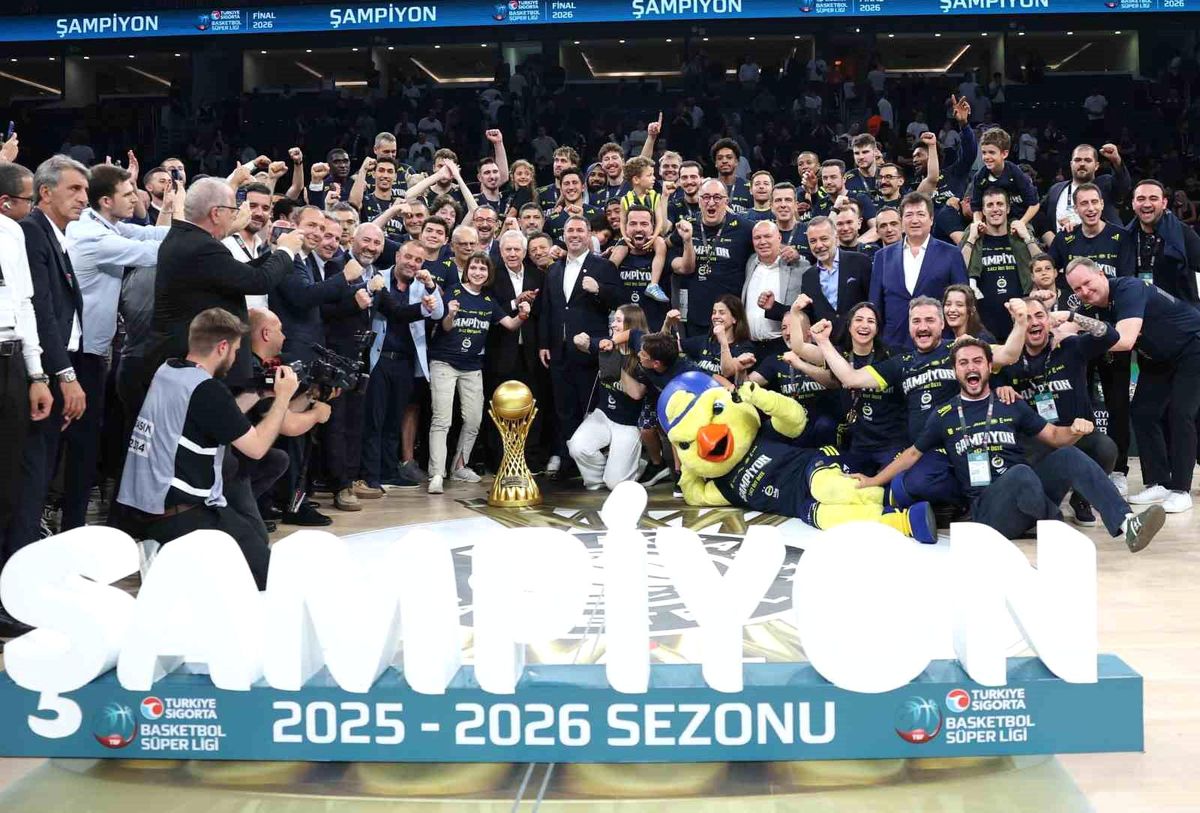 Basketbol Süper Ligi'nde şampiyon Fenerbahçe Beko kupasını aldı