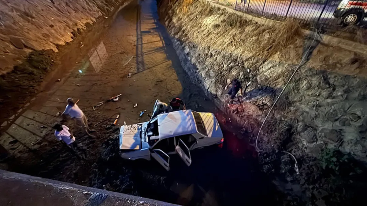 Osmaniye’de otomobil köprüden düştü: 4 kişi yaralandı!