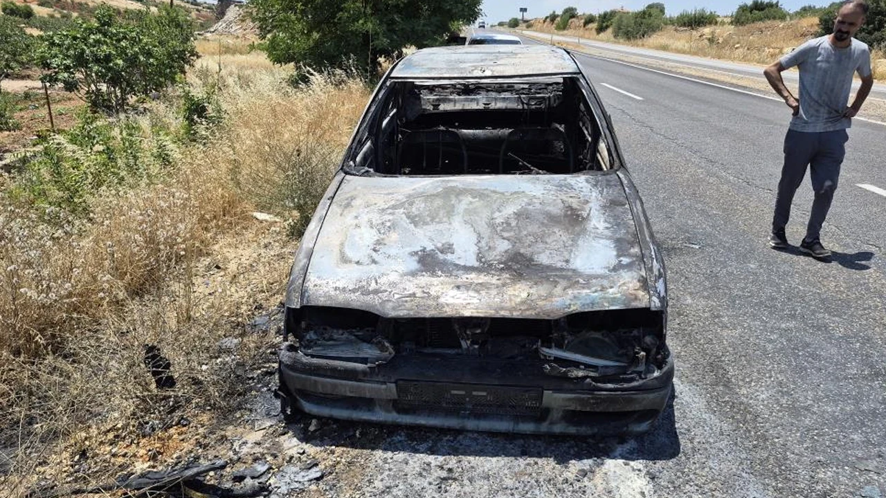 Gaziantep'te seyir halindeki otomobil alev alev yandı