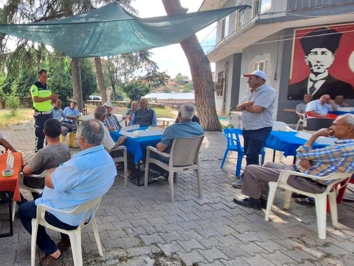 Uşak'ta çiftçilere traktör kazalarına karşı bilgilendirme semineri