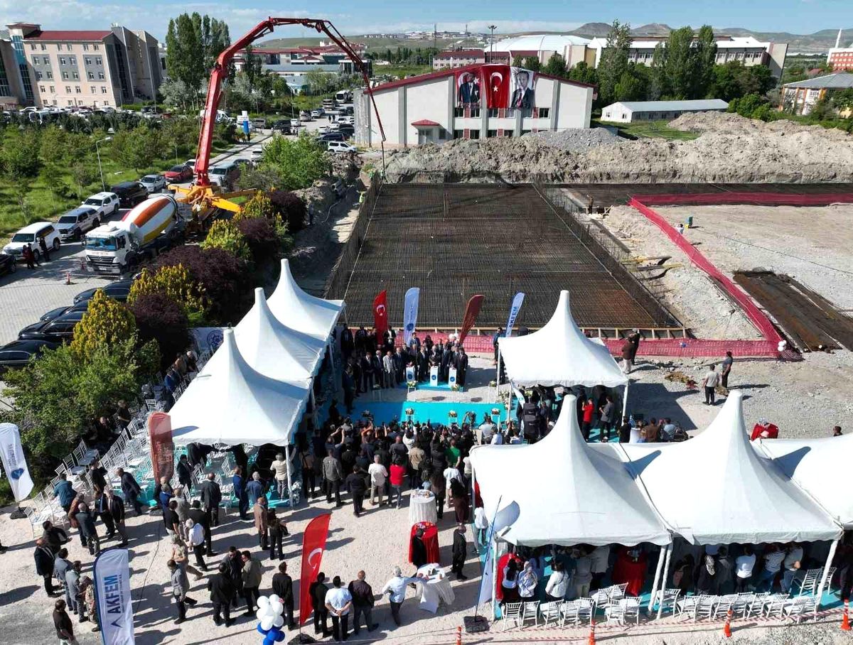 Binali Yıldırım: Denizciliğe yatırım, geleceğe yatırımdır