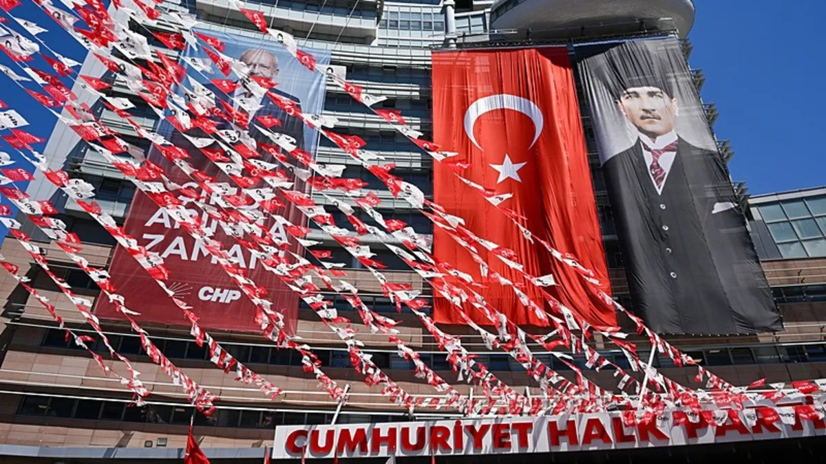 CHP’de taht kavgası kızıştı: Genel merkezde kritik trafik
