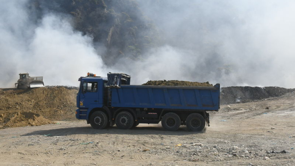 Yunanistan'daki orman yangını fabrikalara sıçradı!