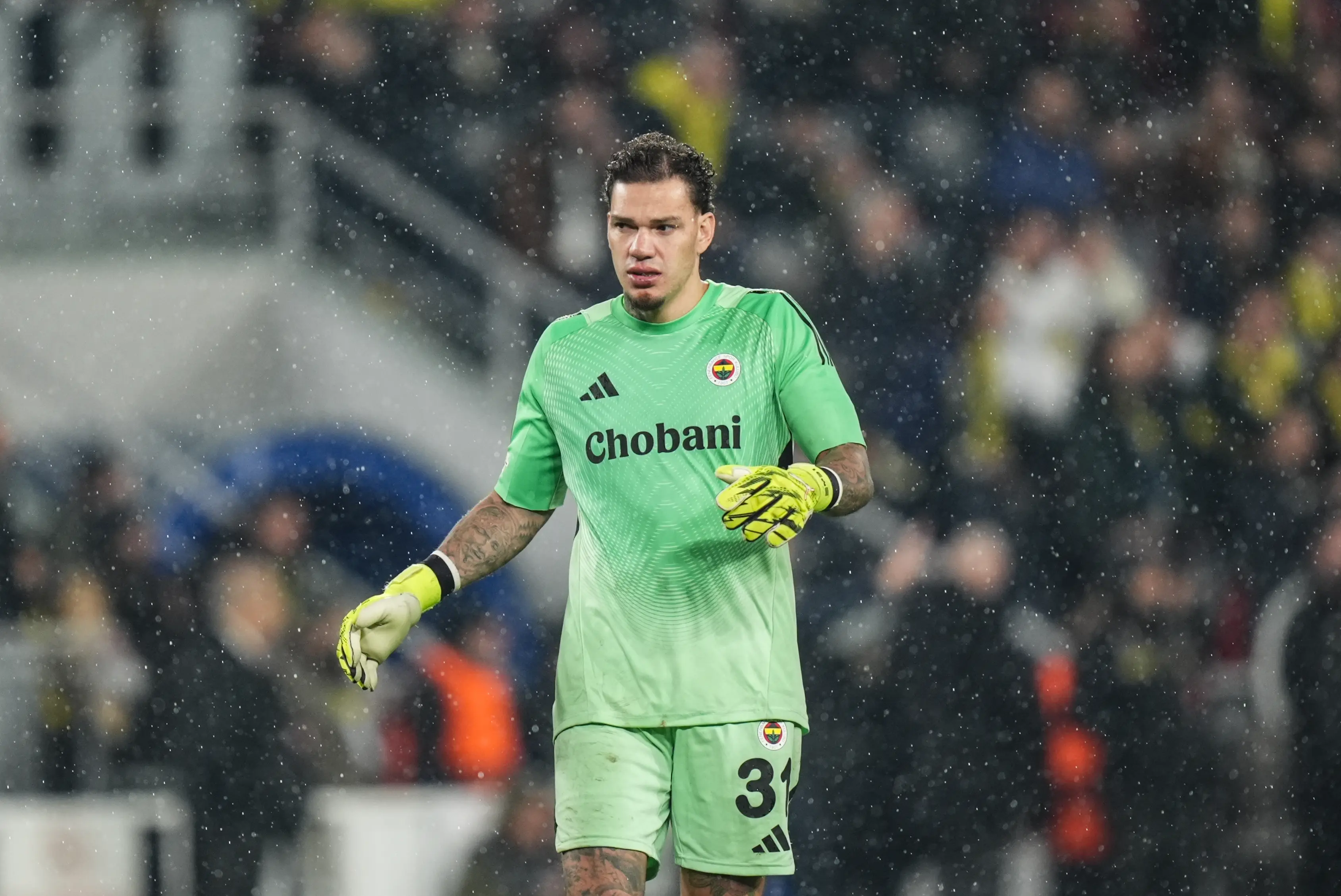 Fenerbahçe'de hedef kaleci transferi! Ederson gidiyor o geliyor...