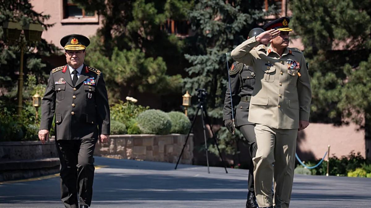 Genelkurmay Başkanı, Pakistan Savunma Kuvvetleri Komutanı ile görüştü!
