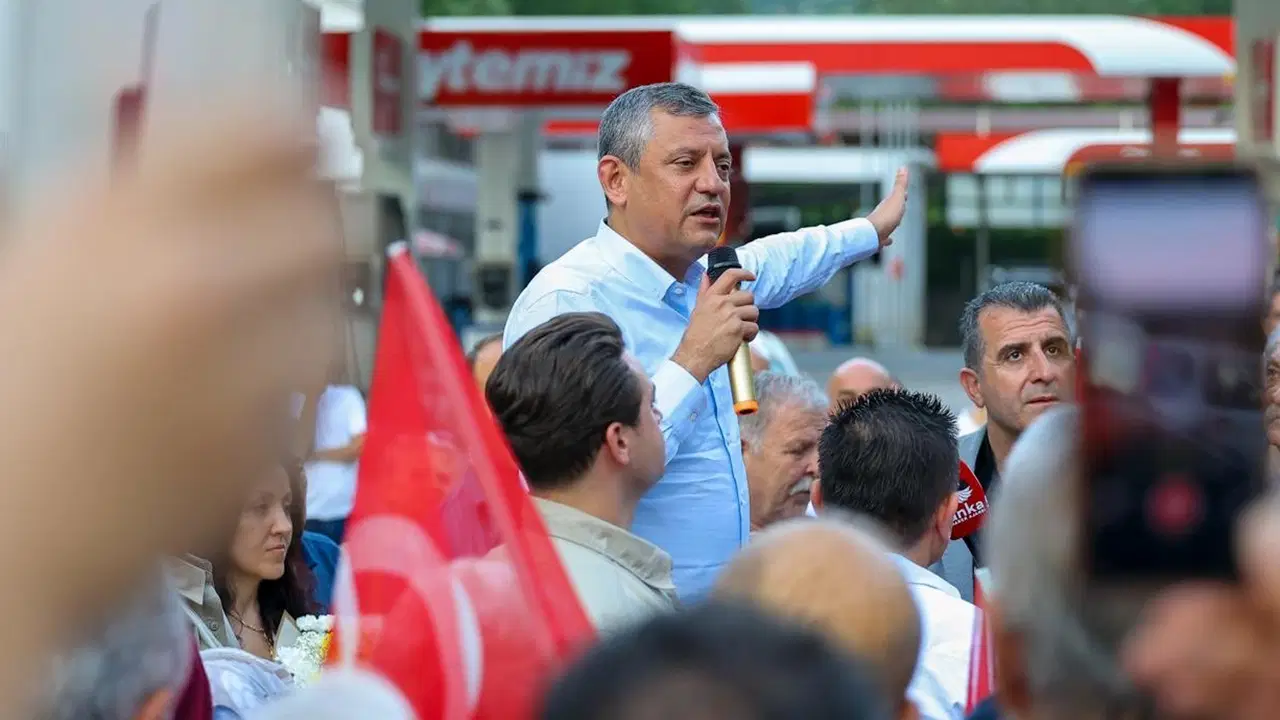 Özgür Özel, Zonguldak'ta konuştu: 'Eskimiş siyaseti geride bıraktık, bu yürüyüş yeni...'