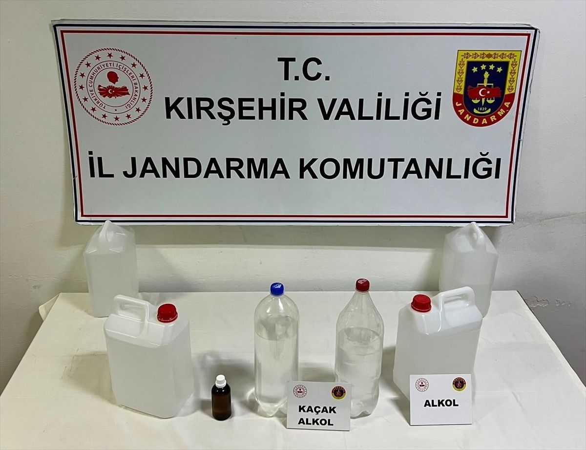 Kırşehir'de 17,5 litre etil alkol ve sahte içki ele geçirildi