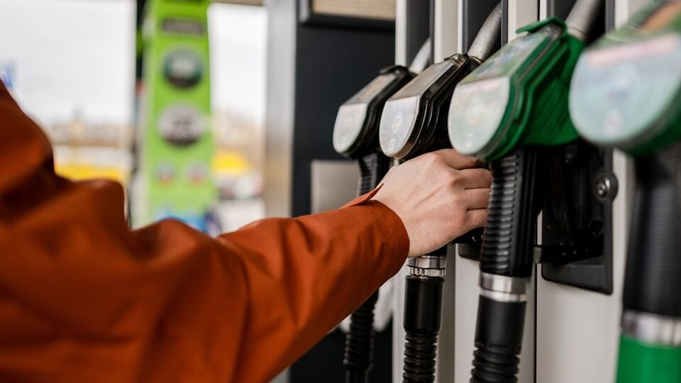 Benzine zam pompaya yansıdı: Bazı illerde litre fiyatı 70 TL'ye yaklaştı