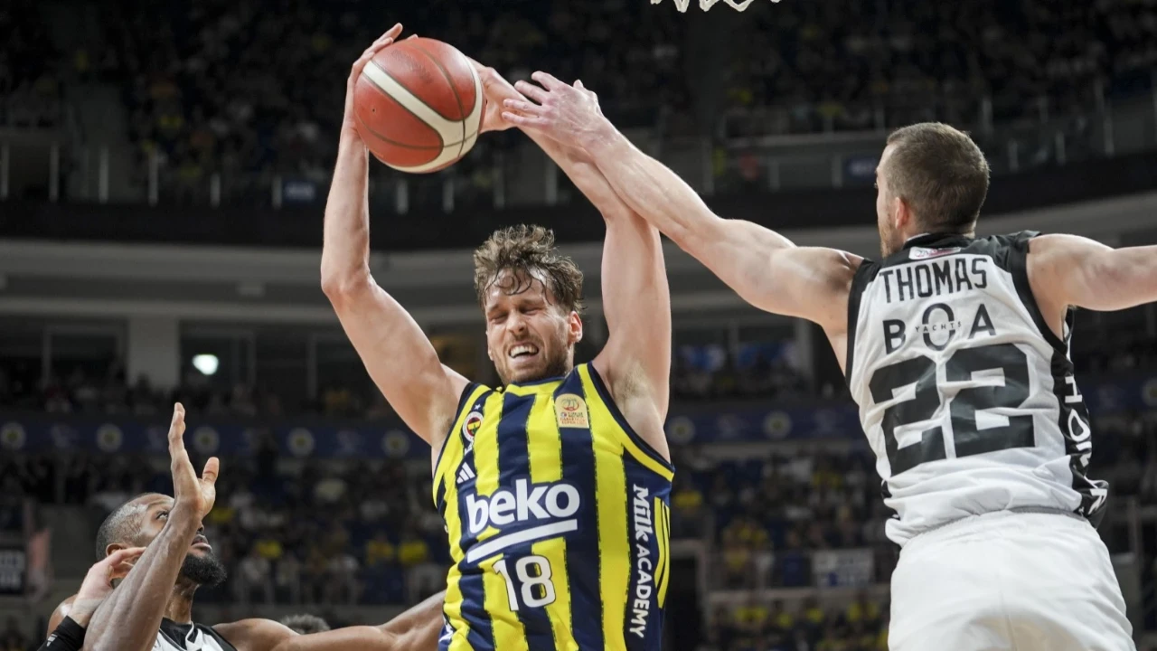 Fenerbahçe derbide Beşiktaş'ı dağıttı ve seriyi 1-1'e getirdi