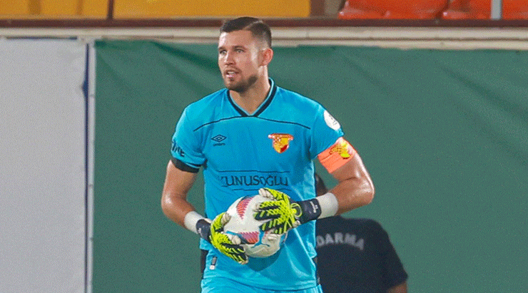 Göztepe'de kaleci Lis'e Polonya'dan talip çıktı!