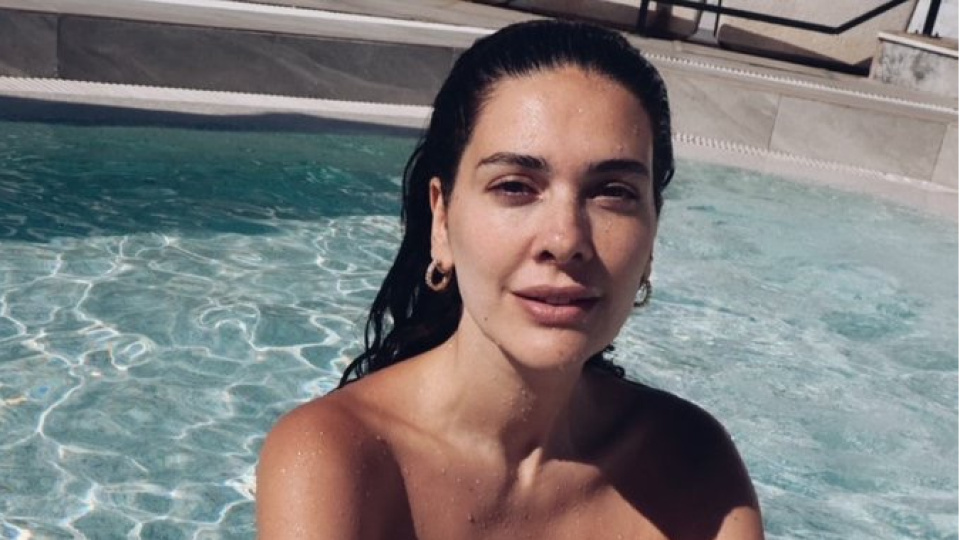 Bergüzar Korel'den bikinili pozlar