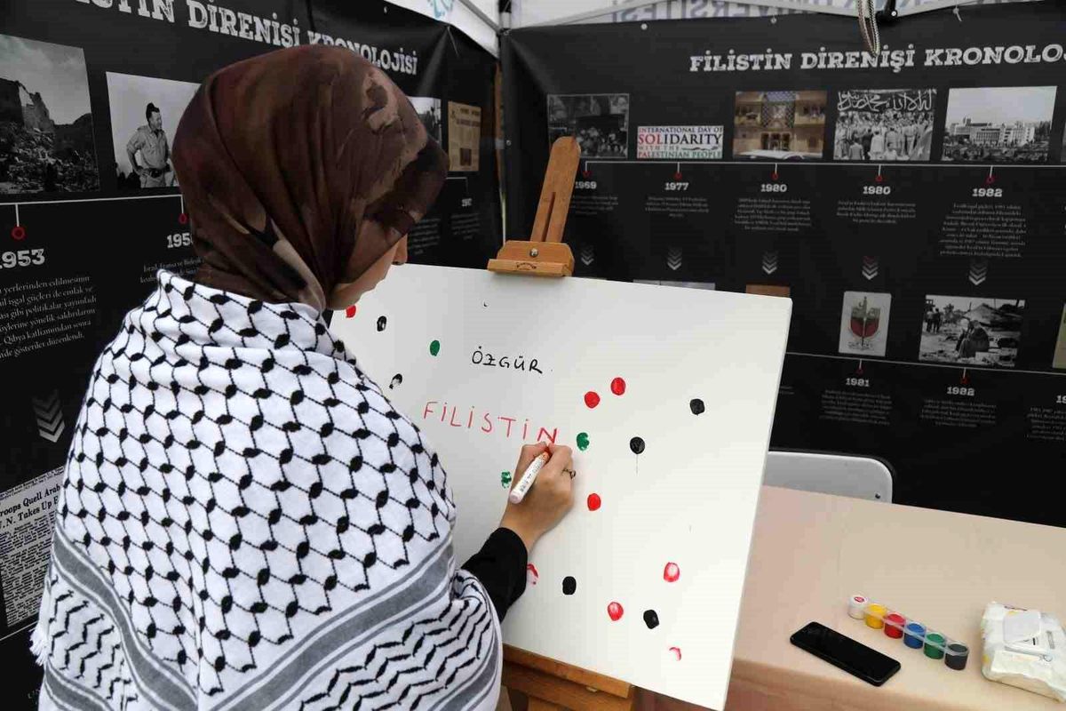 BTÜ öğrencileri Filistin için nöbette