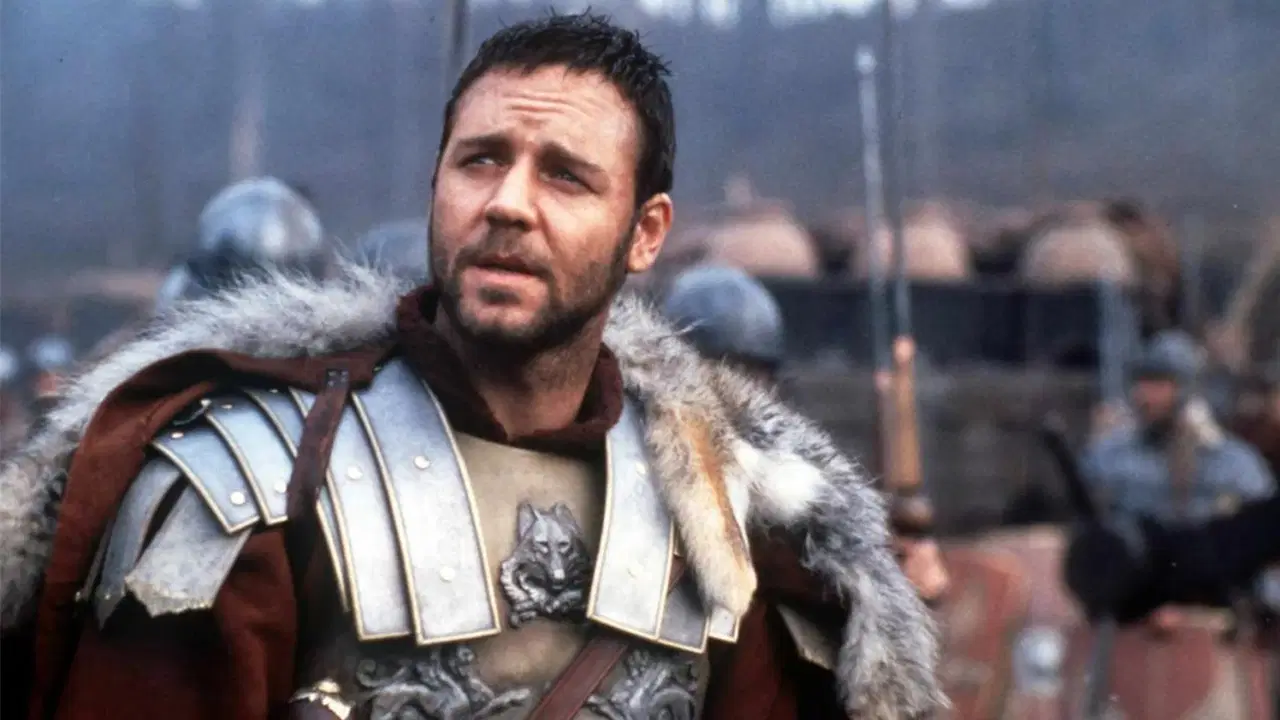 Russell Crowe, Gladyatör'deki o sahneye karşı çıkmış: 'Karakterin hikayesini mahvederdi'