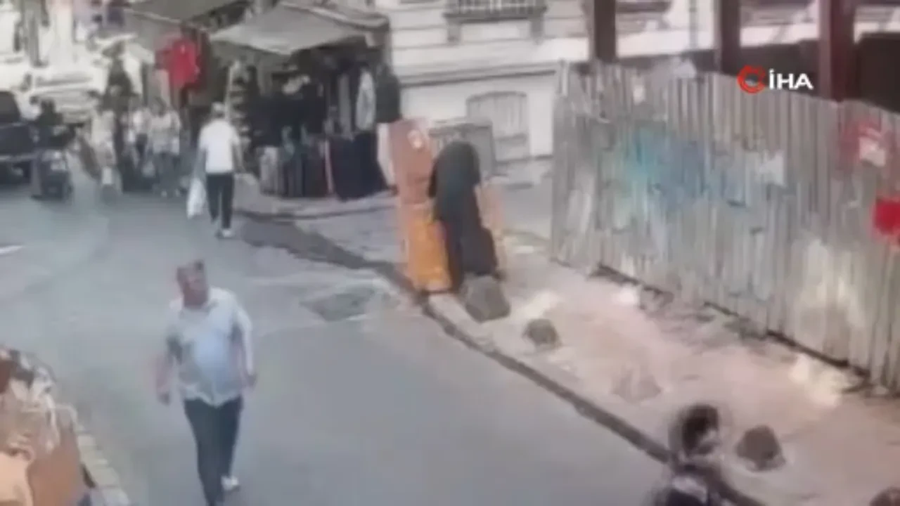 Kargo dağıtımı sırasında 2 adet paketi böyle çaldı